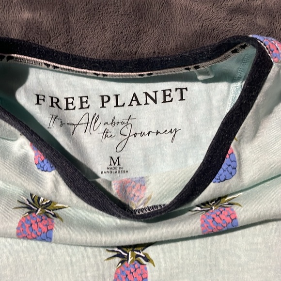 Free Planet Pinapple T-shirt - Picture 2 of 4